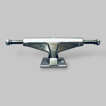 Load image into Gallery viewer, Venture Trucks 5.2 Lo