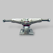 Load image into Gallery viewer, Venture Trucks 5.2 Lo